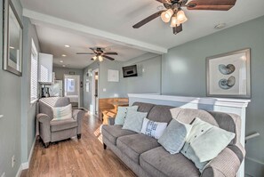 Apartment (2 Bedrooms) | Front of property - York Beachfront Condo - Steps to Long Sands! (York Beach)