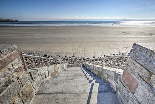 York Beachfront Condo - Steps to Long Sands!