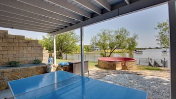 House (6 Bedrooms) | Interior