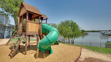 House (6 Bedrooms) | Interior