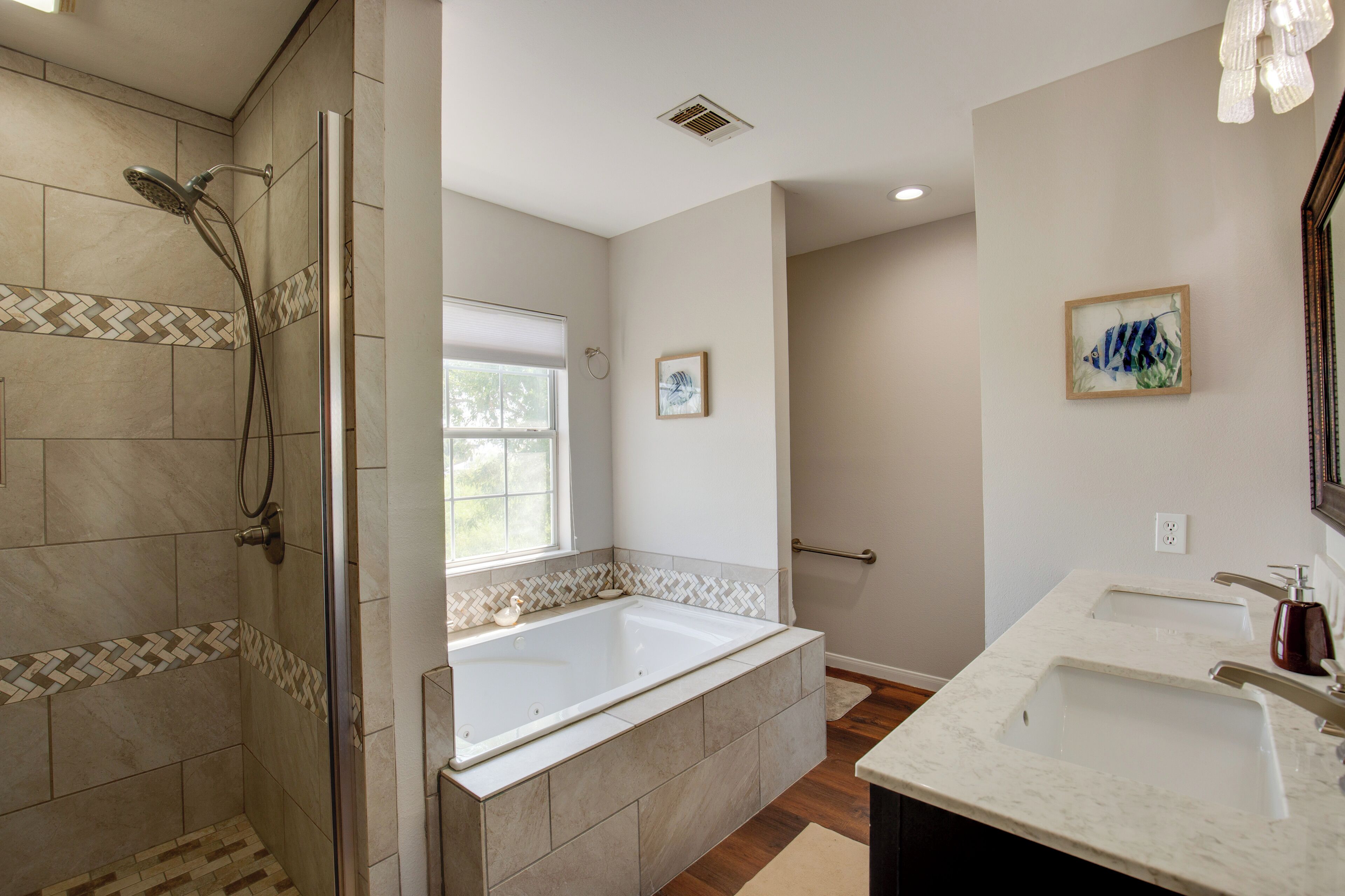 Waterfront Granbury Lake Retreat w/ Deck & Dock!