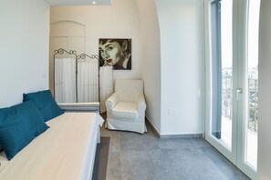 5 bedrooms, desk, free WiFi, bed sheets