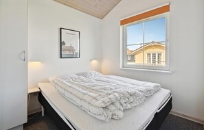 4 bedrooms, travel cot, free WiFi