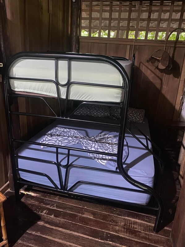 Dobbelt- eller tomannsrom – standard | Individuelt innredet og skrivebord