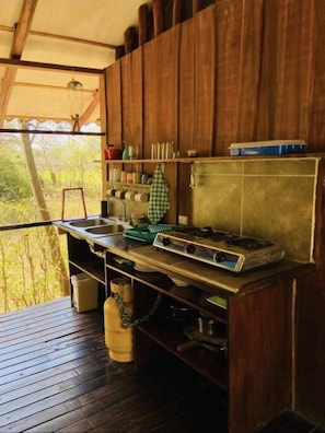 Standard Shared Dormitory, Multiple Beds, Courtyard View | Private kitchen