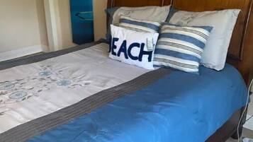 1 bedroom, bed sheets