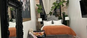 Eclectic Downtown Hampton Lofts walking distance from local eateries !