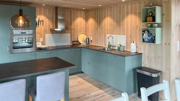 Fridge, dishwasher, coffee/tea maker
