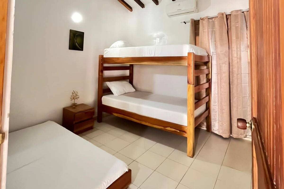 Habitación triple estándar | Wifi gratis y ropa de cama