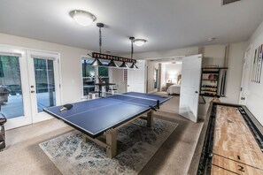 Games room - Lakeside Retreat w/ Hot Tub & Private 2 story Dock (Gainesville)