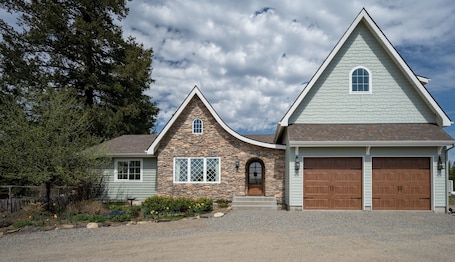 Exterior. Country Cottage Apartment