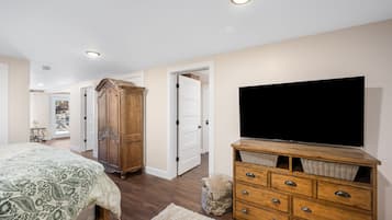 2 bedrooms, desk, travel crib, free WiFi