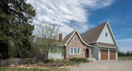 Exterior. Country Cottage Apartment
