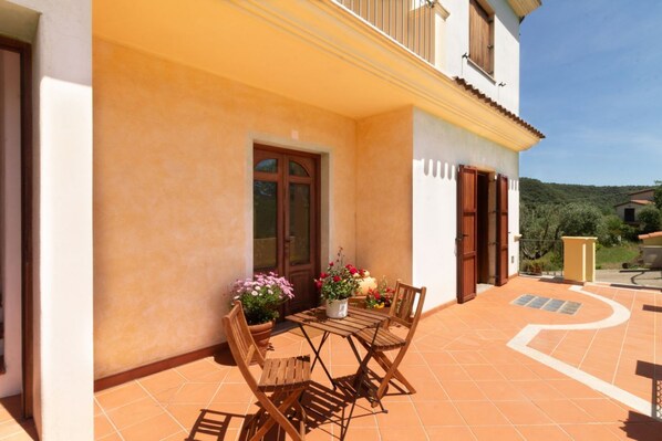 Outdoor dining - Su Trigu, ground floor (Bari sardo)