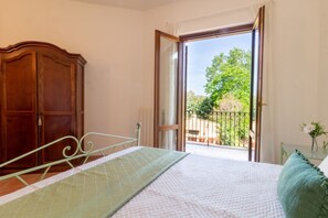 2 chambres, fer et planche à repasser