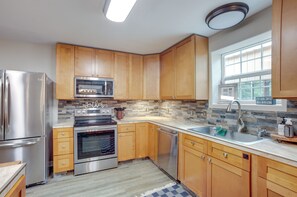 Fridge, microwave, stovetop, dishwasher - Point Blank Vacation Rental w/ Large Patio! (Point Blank)