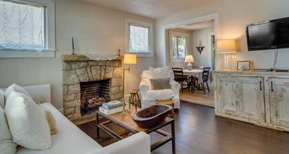 Charming Home < 2 Mi to Downtown Hendersonville!
