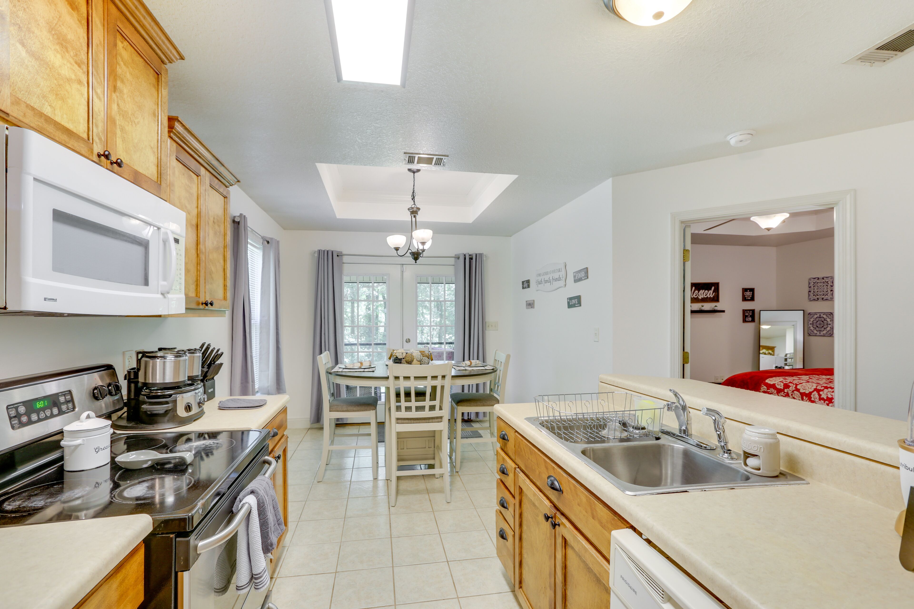 Charming Abbeville Home w/ Private Boat Dock!