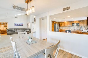Interior - 3 Mi to London Bridge: Lake Havasu City Home (Lake Havasu City)