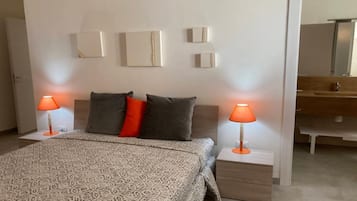 8 camere, ferro/asse da stiro, accesso a Internet, lenzuola