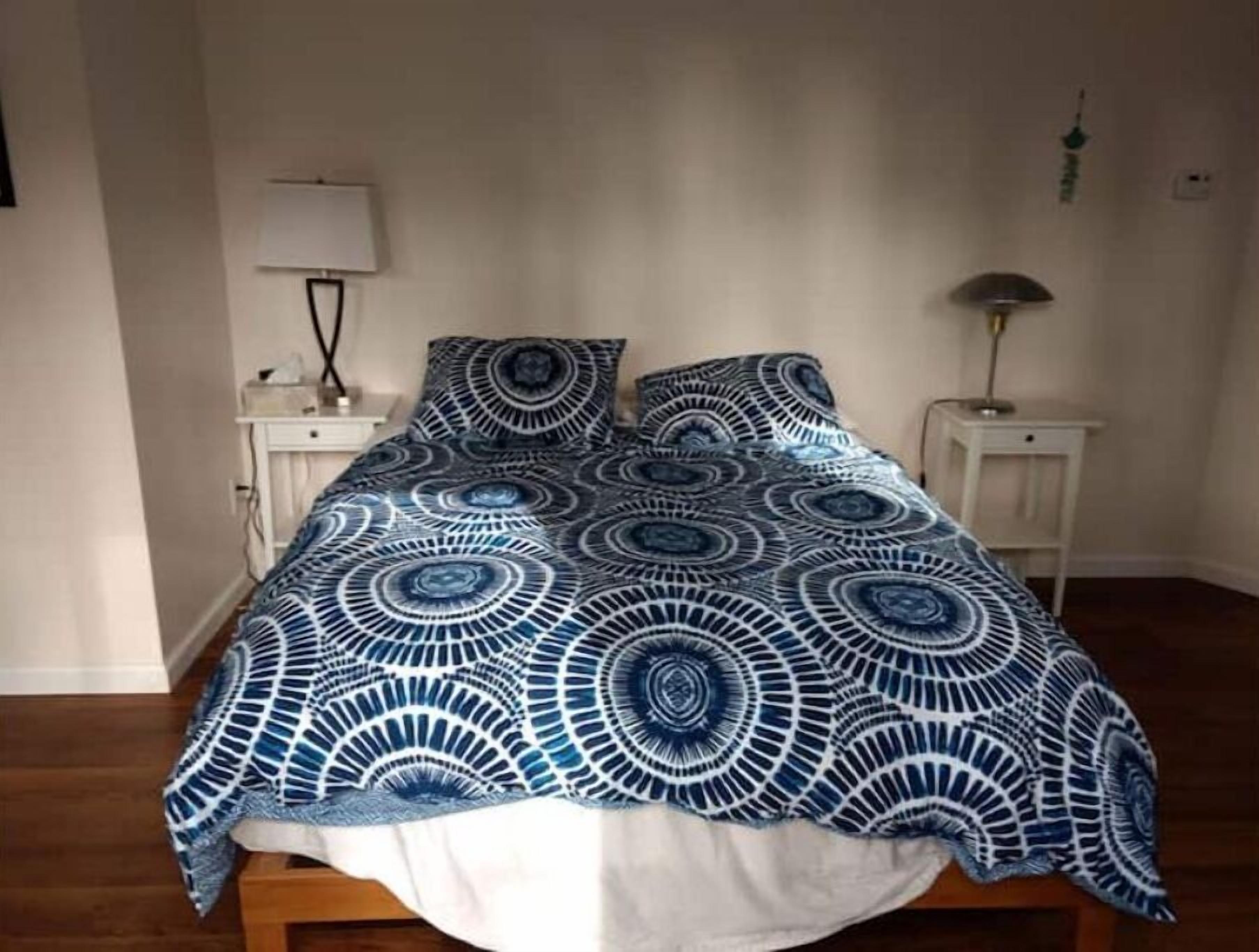 Haven in the trees, minutes from hiking trails