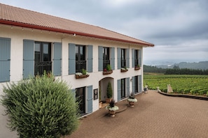 Exterior - Black Walnut Inn & Vineyard (Dundee)