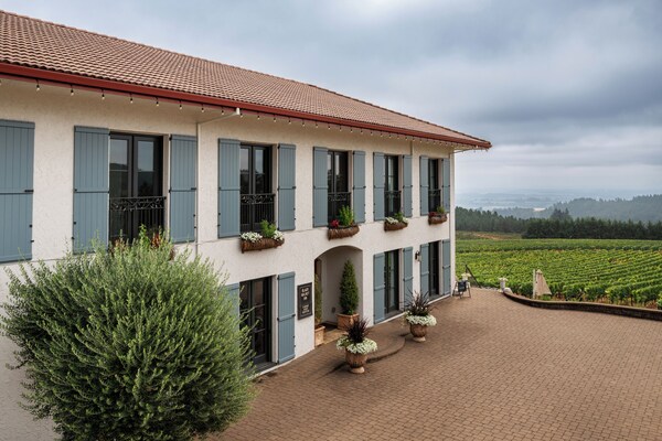 Black Walnut Inn & Vineyard - Oregon