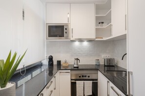 Micro-ondes, four, plaque de cuisson, lave-vaisselle