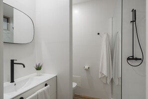 Shower, towels - Holidays in Funchal - Alegria Flat I (Funchal)