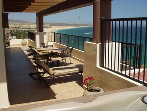 Outdoor dining - VILLA DEL ARCO BEACH RESORT & SPA #1 (Cabo San Lucas)