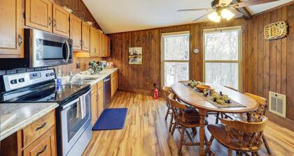 Beech Mountain Cabin w/ Deck: Half-mi to Skiing