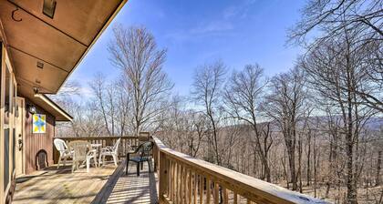 Beech Mountain Cabin w/ Deck: Half-mi to Skiing