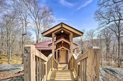 Beech Mountain Cabin w/ Deck: Half-mi to Skiing