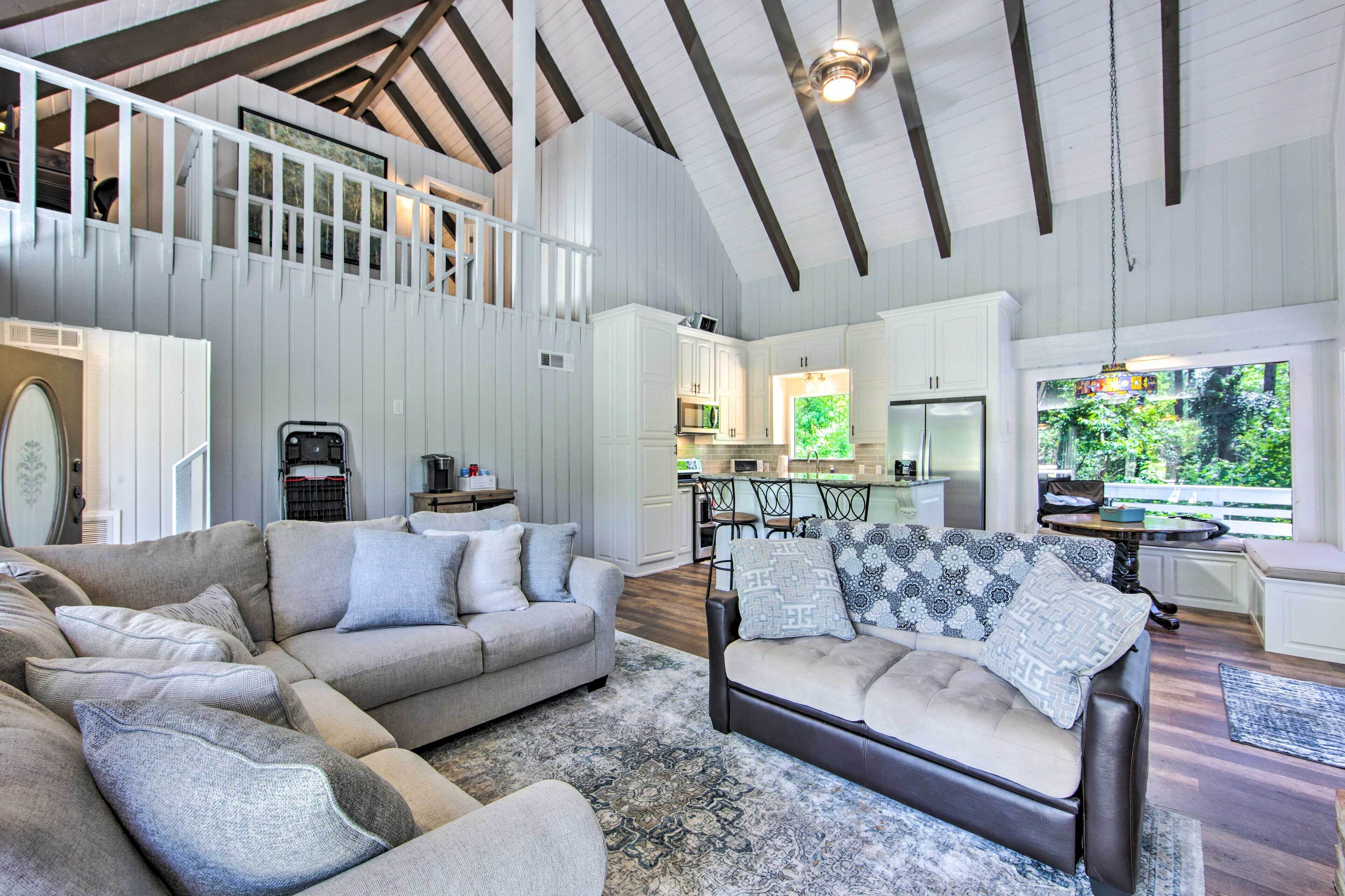 Brookeland Resort Cabin w/ Golf + Lake Access