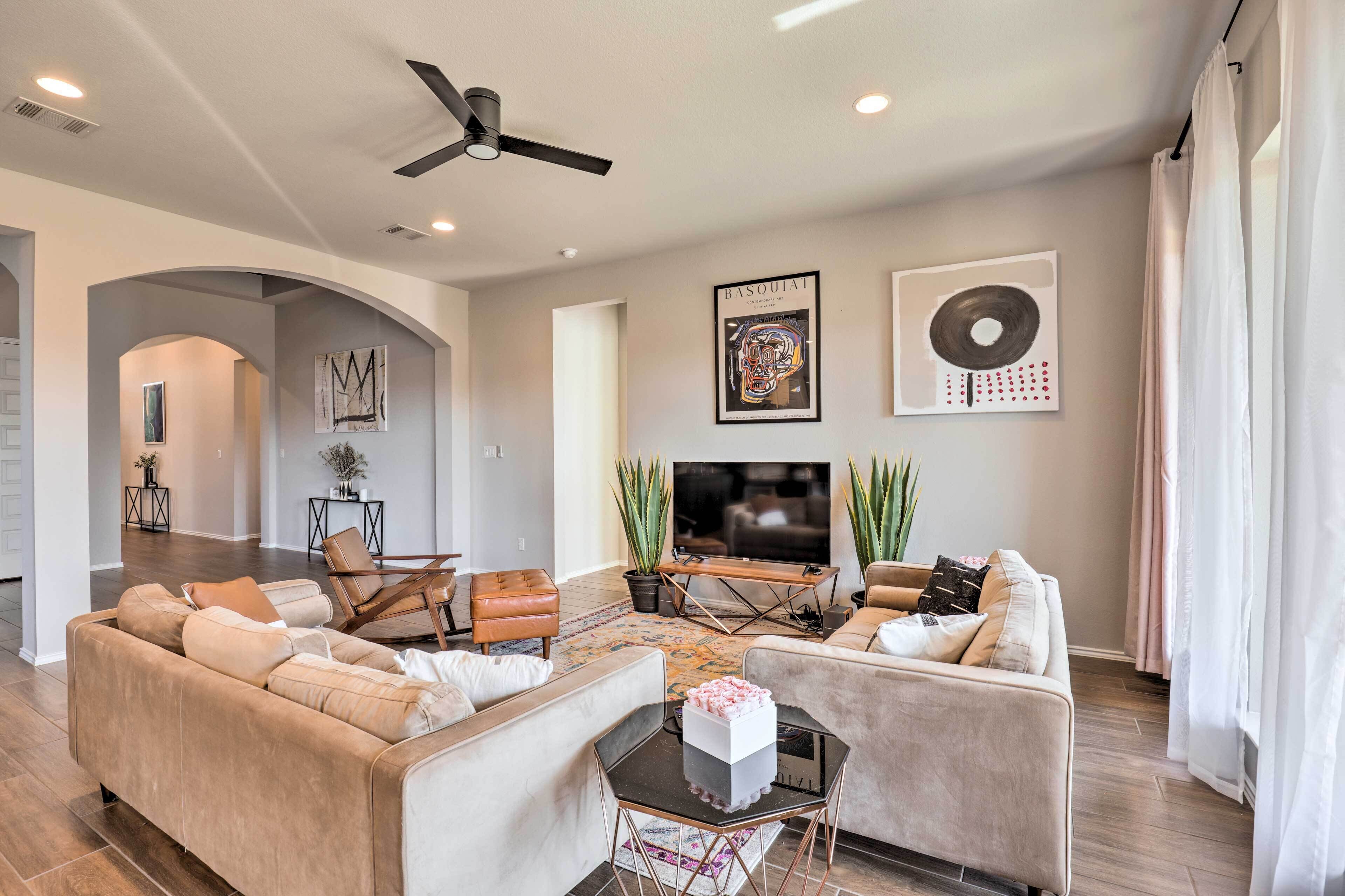 Artsy Manor Home w/ Yard - 15 Mi to Austin!