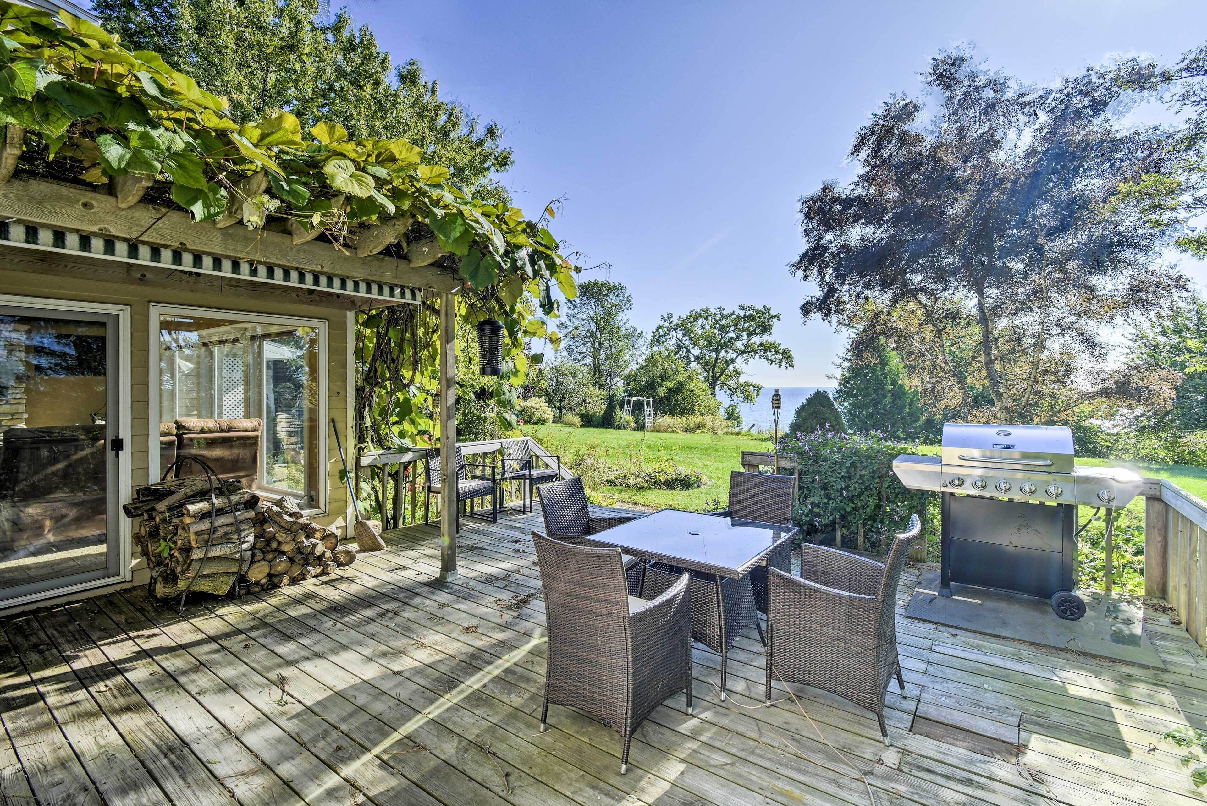 Algoma Lake Retreat w/ BBQ Grill, Yard & Fire Pit!