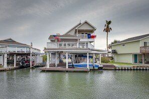 Interior - Canal Access & Decks: Bayfront Jamaica Beach House (Galveston)