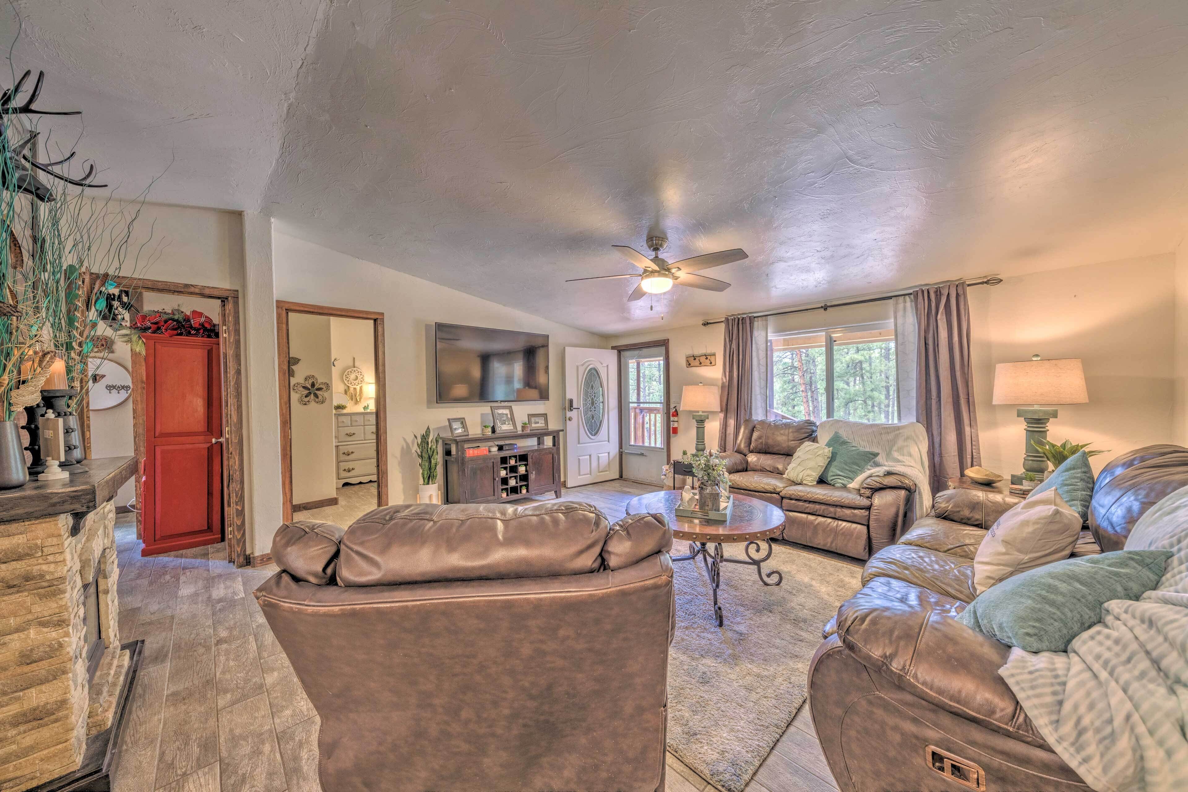 Raven Hill Retreat: ~ 5 Miles to Ruidoso Downs!