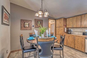 Interior - 'raven Hill Retreat' ~ Close to Midtown! (Ruidoso)