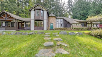 House (4 Bedrooms) | Front of property