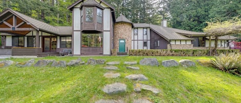 House (4 Bedrooms) | Front of property