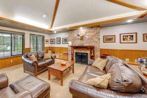 Interior - Camano Island Family House w/ Hot Tub & Deck! (Camano Island)