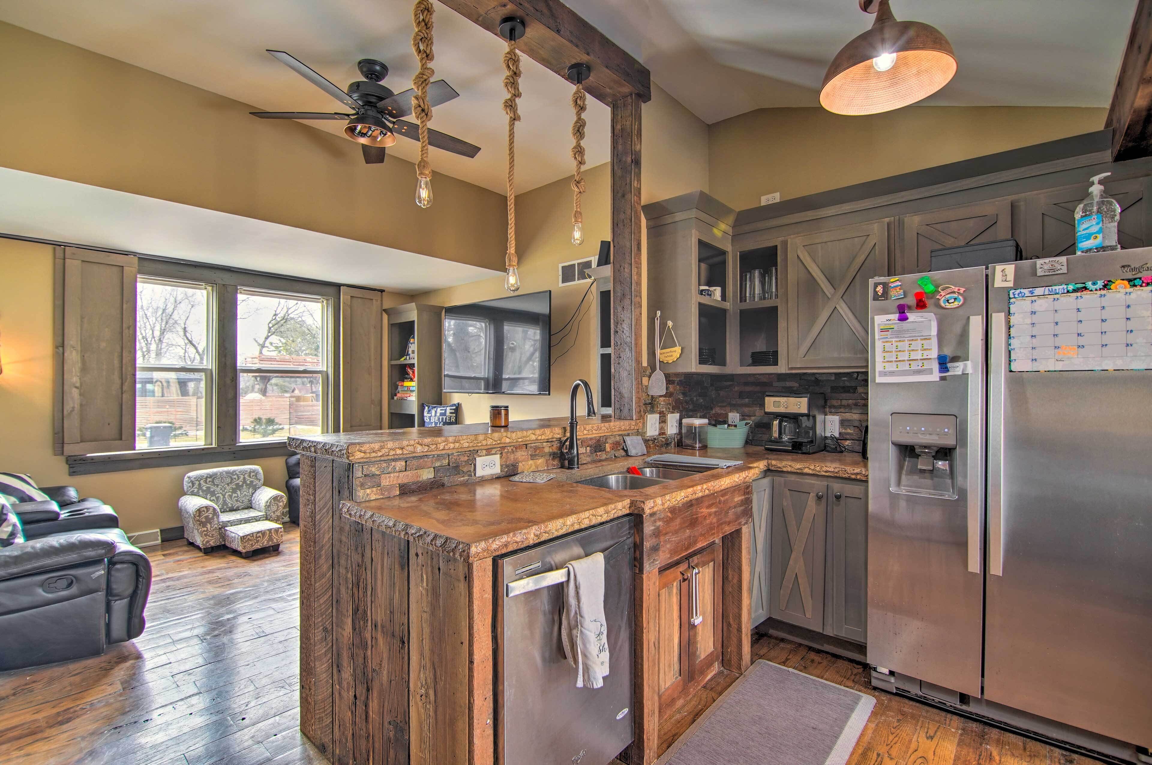 Charming Retreat - Walk to Lake Koshkonong!