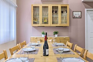 Cottage (2 Bedrooms) | Interior - 15 Mi to Skiing: Charming Tobyhanna Cottage! (Tobyhanna)