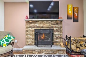 Interior - 15 Mi to Skiing: Charming Tobyhanna Cottage! (Tobyhanna)