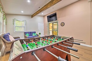 Cottage (2 Bedrooms) | Interior - 15 Mi to Skiing: Charming Tobyhanna Cottage! (Tobyhanna)