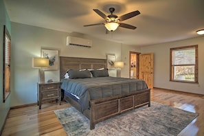 House (4 Bedrooms) | Interior - Caryville Home w/ Dock, Steps to Norris Lake! (Caryville)