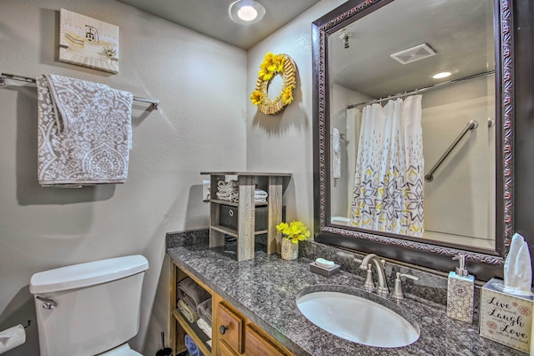 Pool Access: Condo W/ Patio In Afton - Grove