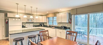 North Conway Home ~ 2 Mi to Cranmore Mountain!