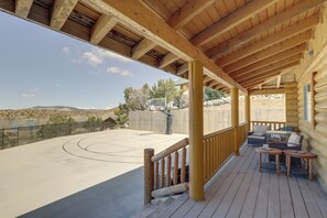 House (6 Bedrooms) | Interior